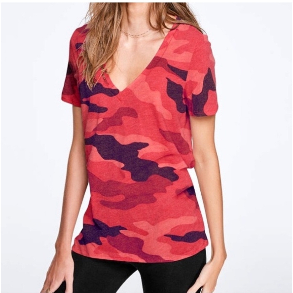 Victorias Secret Pink Short Sleeve Red Camo V- neck Tee ** Large  **